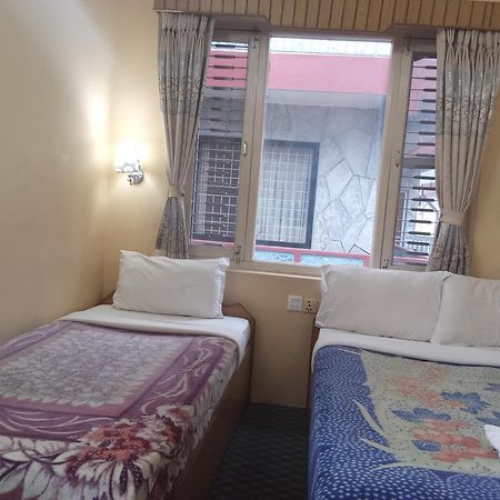 Hotel Celestyinn Pokhara Zewnętrze zdjęcie