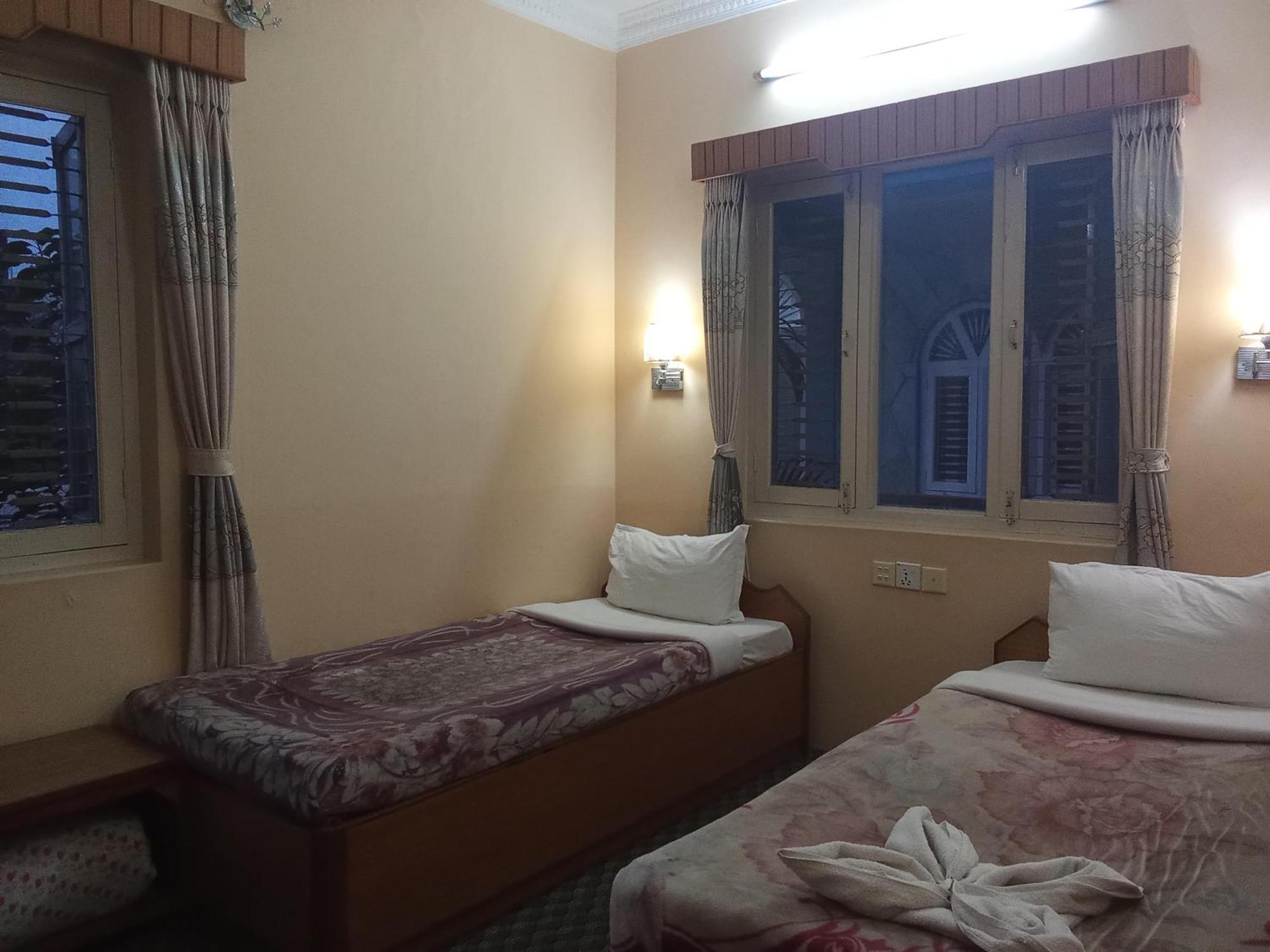 Hotel Celestyinn Pokhara Zewnętrze zdjęcie